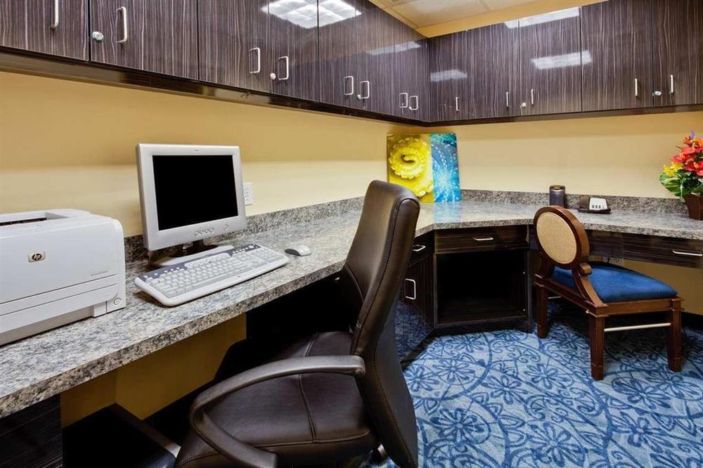 Hampton Inn & Suites Orlando-Apopka Forest City Бизнес снимка